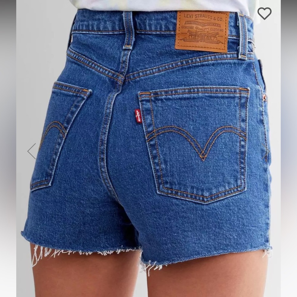 NWT Levi’s Ribcage Shorts - Picture 2 of 12